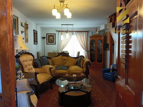 Casa 3 Dormitorios Excelente Ubicación - 1